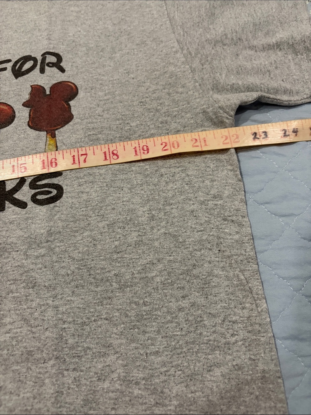 Disney PreOwned I’m Here for The Snacks Grey TShirt Women Unisex Size Large - Picture 7 of 9